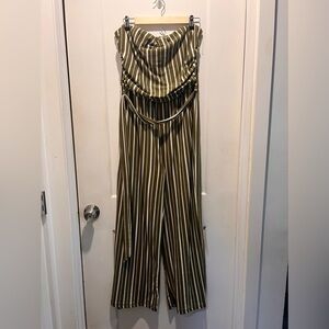 Super soft stretchy jumper! Great olive color for fall. EUC. Size 1X